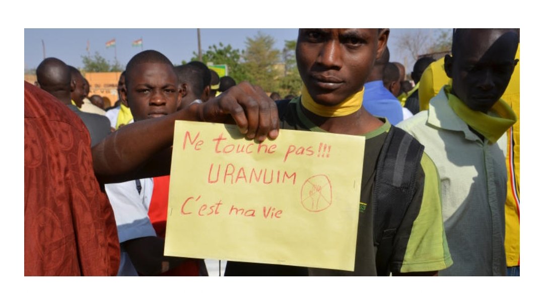 samirasabou's tweet photo. Rebondissements #Uraniumgate: Mahamadou Issoufou , suspecté d'avoir perçu 2.6 millions de dollars alors qu'il était président du Niger...
Lisez plutôt : "De Niamey à Lagos, sur les traces des millions perdus d'Areva dans "l'Uranium
Gate" de ©Africa Intelligence https://t.co/ESAFtUIrfk