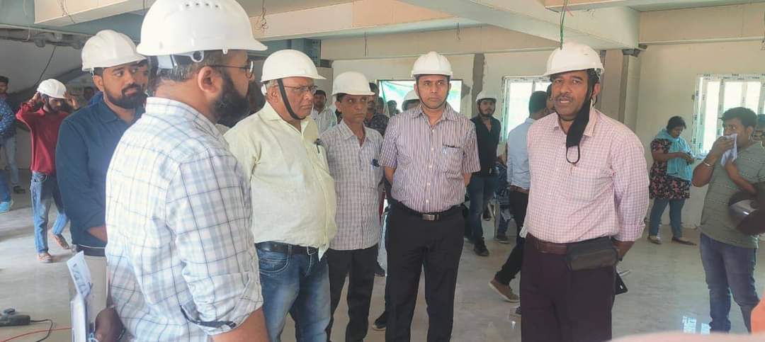PMAYU_UP's tweet photo. Special Secretary of Urban Employment Poverty Development 
Govement of Uttar Pradesh visited /interacted with beneficiaries of #LightHouseProject along with Project Officer ,SLTC, CLTC &amp; other members of DUDA Lucknow.

#LHP
#GHTC #HousingForAll #PMAYUrban #PMAYUrbanUP https://t.co/uEOvTIwUAr
