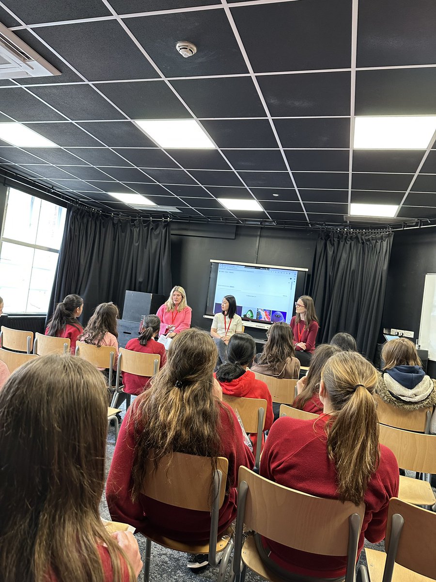 FHSRegentsPark's tweet photo. Great to welcome three representatives from @jpmorgan this lunchtime to speak to the girls about cutting edge developments in data science, data analysis and artificial intelligence ππ©βπ» #STEM #Data #AI #Knowledge https://t.co/VujPfmTxxy