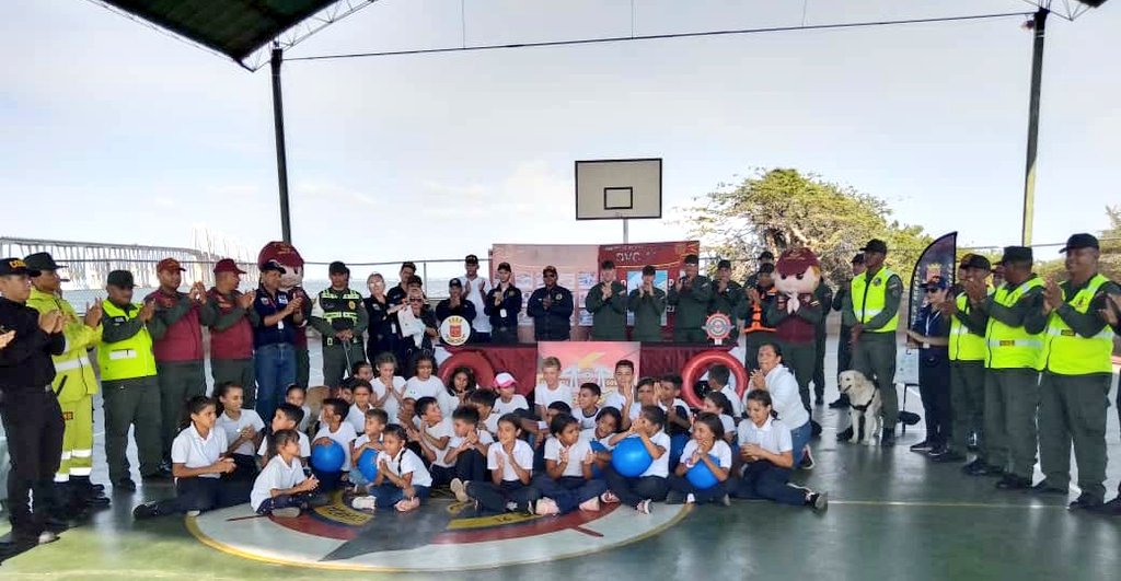CAPVIEIRAG's tweet photo. #27Abr ||📌 Efectivos de la @GNB_Pueblo, 🇻🇪 en Articulación con el @FrentePrevenVP,
@SUNAD_Zulia,
@UriaZulia11, realizo recorrido en el cmdo.@GNBVCostera y a su vez se Conmemoró el día Internacional de la Lucha contra el Maltrato Infantil.🧸
#LevantenElBloqueoYa
@gdLockibynayade https://t.co/OLaaF1BcSh