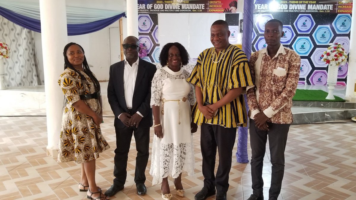 After dedicating 37 years of service to the Ghana Education Service, the headmistress of Tanokrom M/A Basic School in the Effia Kwesimintin Municipal Assembly has retired. We were honoured to be invited to celebrate her milestone and the impact she's had on so many lives!