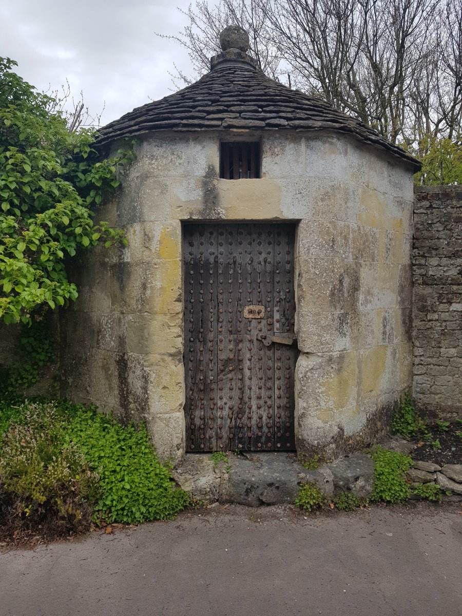 TheHistoryMouse's tweet photo. The door to the #LockUp in #Heytesbury #Wiltshire. Fantastic grade II listed 18th Century #BlindHouse. On the other side of the door a drunk or vagrant perhaps. This side of the door the good people of the town can sleep easily in their beds. @VisitWiltshire TTM🐭 https://t.co/mxSGuxbipq