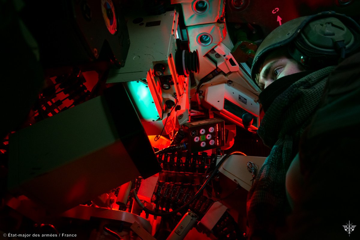 EtatMajorFR's tweet photo. #ORION23 | Mission défensive pour le @12eCUIRS dans le cadre de ORION à Mailly-le-Camp.
L’objectif : freiner l’avancée de la force ennemie et gagner du temps pour permettre aux unités de se redéployer, en attendant les combats à venir. #Focus 

➡️ https://t.co/iaRq6VACOW https://t.co/II2kGe8sn1