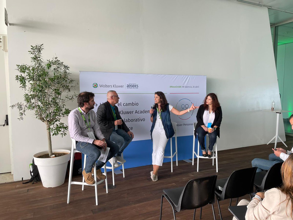 TICnegociosVLC's tweet photo. Ayer tuvo lugar el evento #MoveOnWK de @WKa3Software 🚀
@Sescriche aportó todas las claves sobre #SKYLabValencia y sobre ayudas y subvenciones para digitalización 💸
@betsarjona, Karina Victoria y Bianca Prentu participaron en diferentes córners 🗣️
¡Gracias por la invitación! https://t.co/UBkneJ6Od8