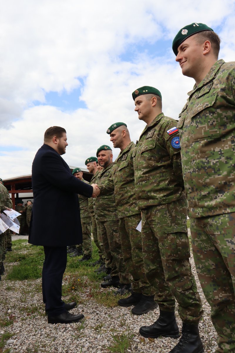 SlovakEmbBiH's tweet photo. 🇸🇰 reaffirms its commitment to maintain safety & security in 🇧🇦 w/new rotation of soldiers in the @euforbih operation. The commanding officer Iliško presided over a ceremony & along w/DHoM @PTurosik expressed gratitude to the outgoing soldiers & greeted the new ones. #SLOVCON https://t.co/Hqkj2v4vZa