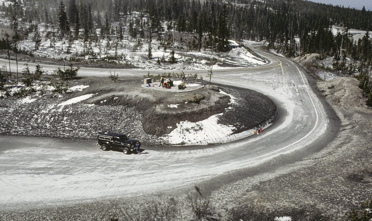 USGSVolcanoes's tweet photo. #43YearsAgo at #MountStHelens: Apr 27, 1980
At Timberline parking area, scientists set up distance measuring instruments (theodolite, geodimeter) to track surface changes. In 2 days, reflectors on Goat Rocks (dark brown area mid-way up slope on right) have moved 3 yards north. https://t.co/B0KOSTLN8i