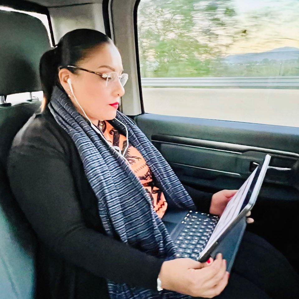 KarinaBaronO's tweet photo. ¡Buenos días! Ya estamos trabajando, mientras nos trasladamos a la #Mixteca para atender a autoridades municipales. Así es nuestro #GobiernoDeTerritorio. https://t.co/UYk0WNROVU