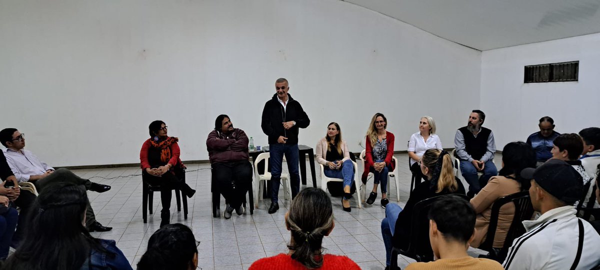 veroderna's tweet photo. ✅ Con el Dr. @Arce_Carlos_ compartimos reuniones de trabajo con las/os candidatas/os de los municipios de #PuertoLibertad y #ColoniaWanda.
Oportunidad en que se profundizaron las políticas públicas prov. que viene impulsando y fortaleciendo nuestro espacio @FRdelaConcordia https://t.co/wvUgvkpBpk
