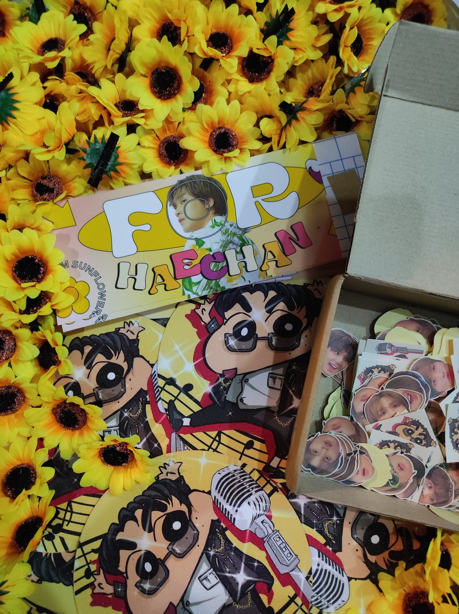 SFSforLHC's tweet photo. HELLO SUNFLOWERS! 🌻

This is a preview of the fan project we will be providing for TDS2inManila on April 29 &amp; 30

#SunflowersForHaechanInMNL

Inclusions:
500 Sunflower Hair Clips
500 Sunflower Ribbon wrist 

(Limited)
Haechan Banners
Haechan Shinchan Round Fans
Haechan Stickers https://t.co/pD0hQbNWmy