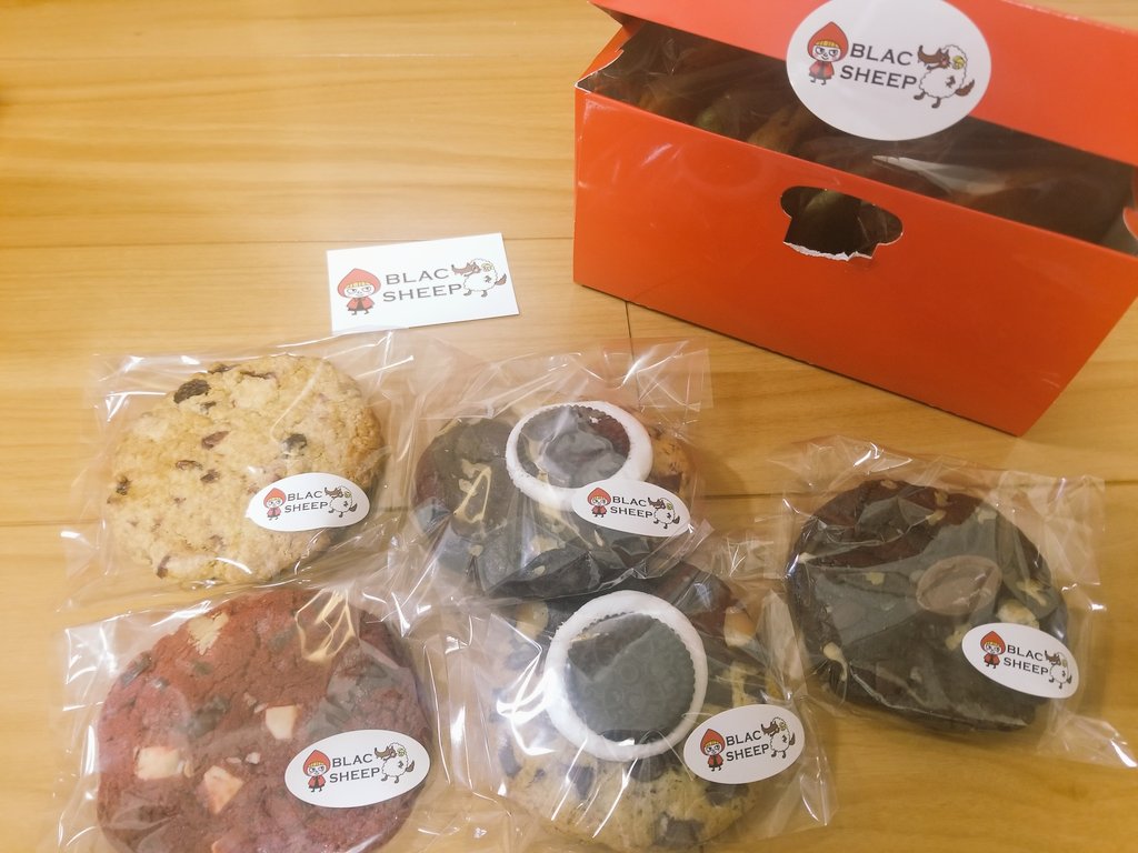 lamwOY8ATdHIOUF's tweet photo. オープンしたのに忙しくて全然行けてなくて、ひとまずクッキーだけお土産で頂いた😆
ニュージーランドではこのサイズのクッキーが通常なのか💦
見た目だけでも可愛いのに、更に美味しいし、お店は外観もめちゃくちゃ可愛いやん❗
すぐにお店行きたくなるわ、これ😆
オープンおめでとう🎉
#BLACSHEEP https://t.co/tQZYVOjrap