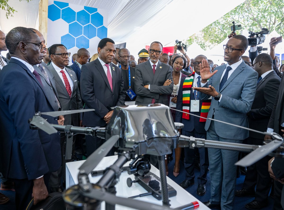 CharisUAS's tweet image. Day 1 at the #TAS2023 showcasing our latest #Inganji drone manufactured in Rwanda to the President Paul Kagame of Rwanda, President Emmerson Mnangagwa of Zimbabwe, President Hakainde Hichilema of Zambia, President Lazarus Chakwera of Malawi, and King Mswati III OF Eswatini.