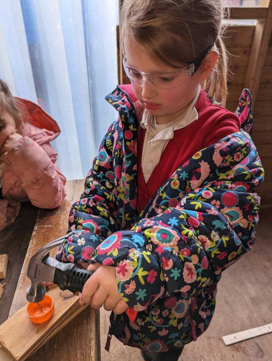 To celebrate #BeepBeepDay we have been designing and creating wooden recycled traffic lights in the wood shed and class  #woodwork @NantYParcSchool @breakcharity