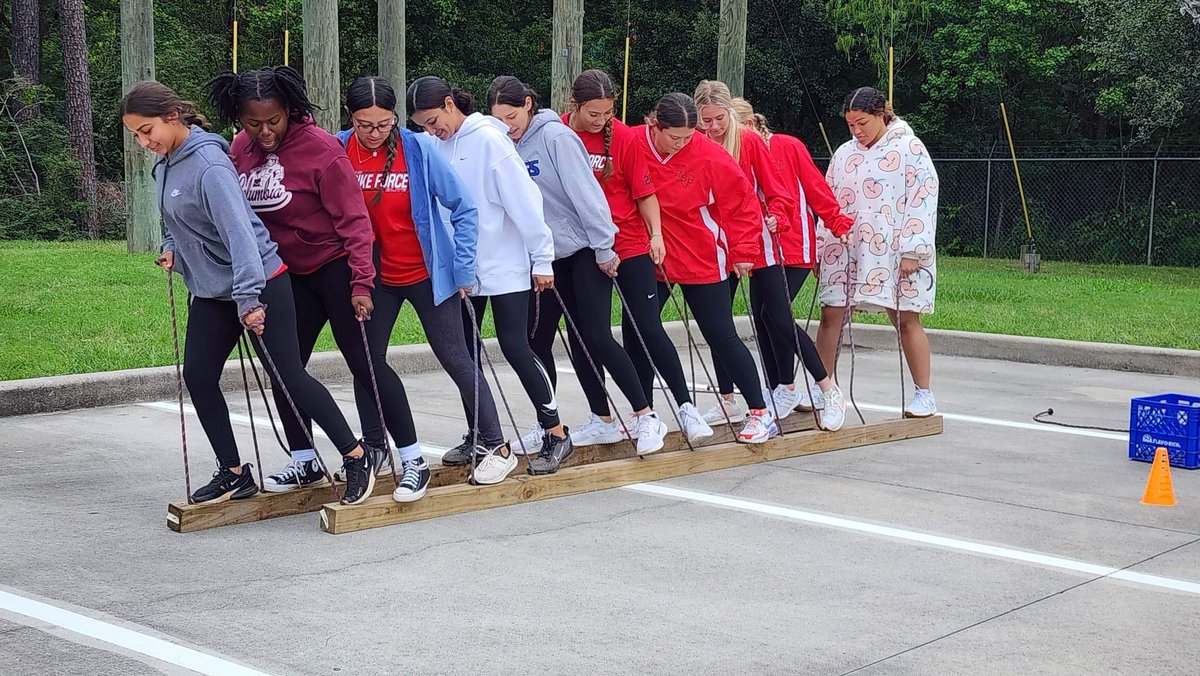 angelboog's tweet photo. TSF Team Bonding. Girls that work together, build together. 💪🏼 🥎 ❤️ https://t.co/FhtespWtnh