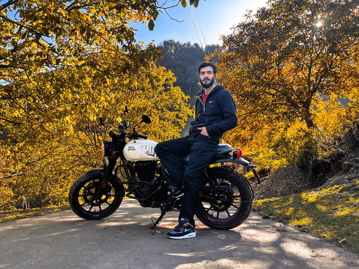 Mudasir_Rawloo's tweet photo. Following the Trend 
#royalenfield #Nike #Nature #kahsmir https://t.co/4AA4xKcsde