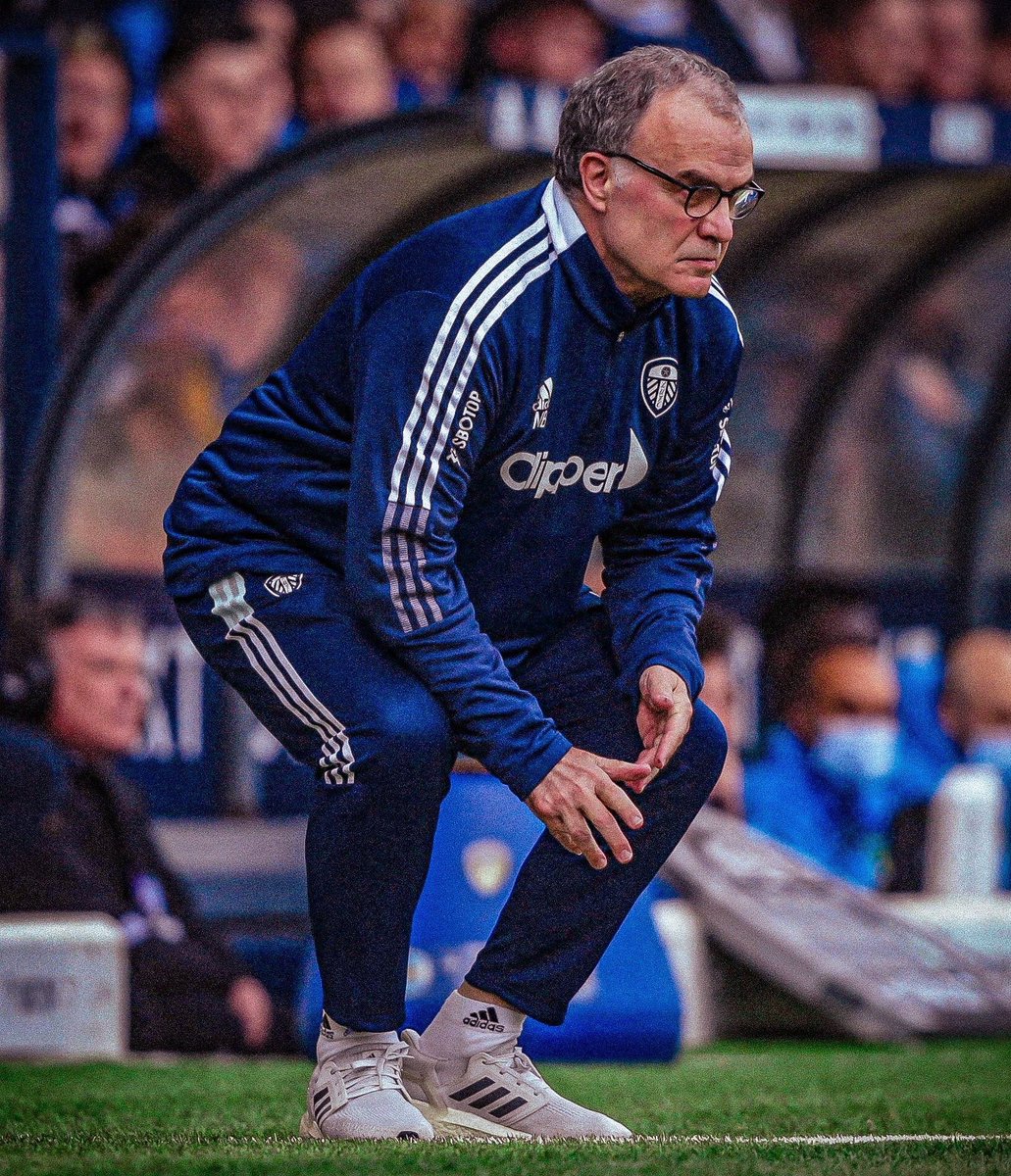 “Un día fuimos a entrenar y nos puso en grupos de 3 o 4 jugadores. Nos repartió unas bolsas gigantes de basura a cada grupo y nos dijo que salgamos por la ciudad deportiva a recoger toda la basura que veamos.

Estuvimos cerca de una hora recogiendo basura y cuando volvimos, nos