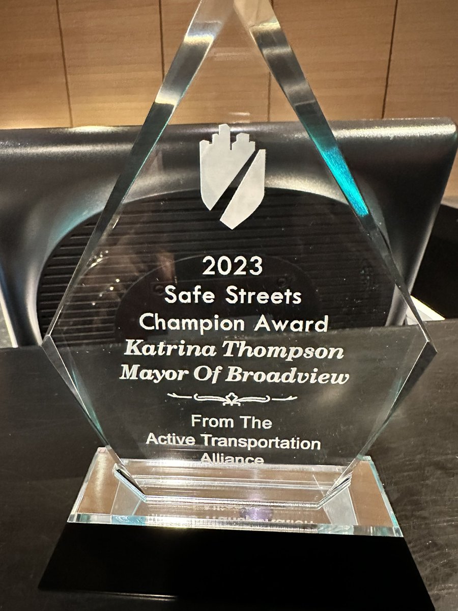 Broadview_Mayor's tweet photo. This is for all the bikers and walkers in @Broadview_Ill and in the Proviso Township🚴🏾‍♀️

Thank you @activetrans for honoring me with the Public Leadership Award❤️

Together we all make a difference in our communities💪🏾

#BroadviewStrong
#OneProviso https://t.co/XvRxz9PQAV
