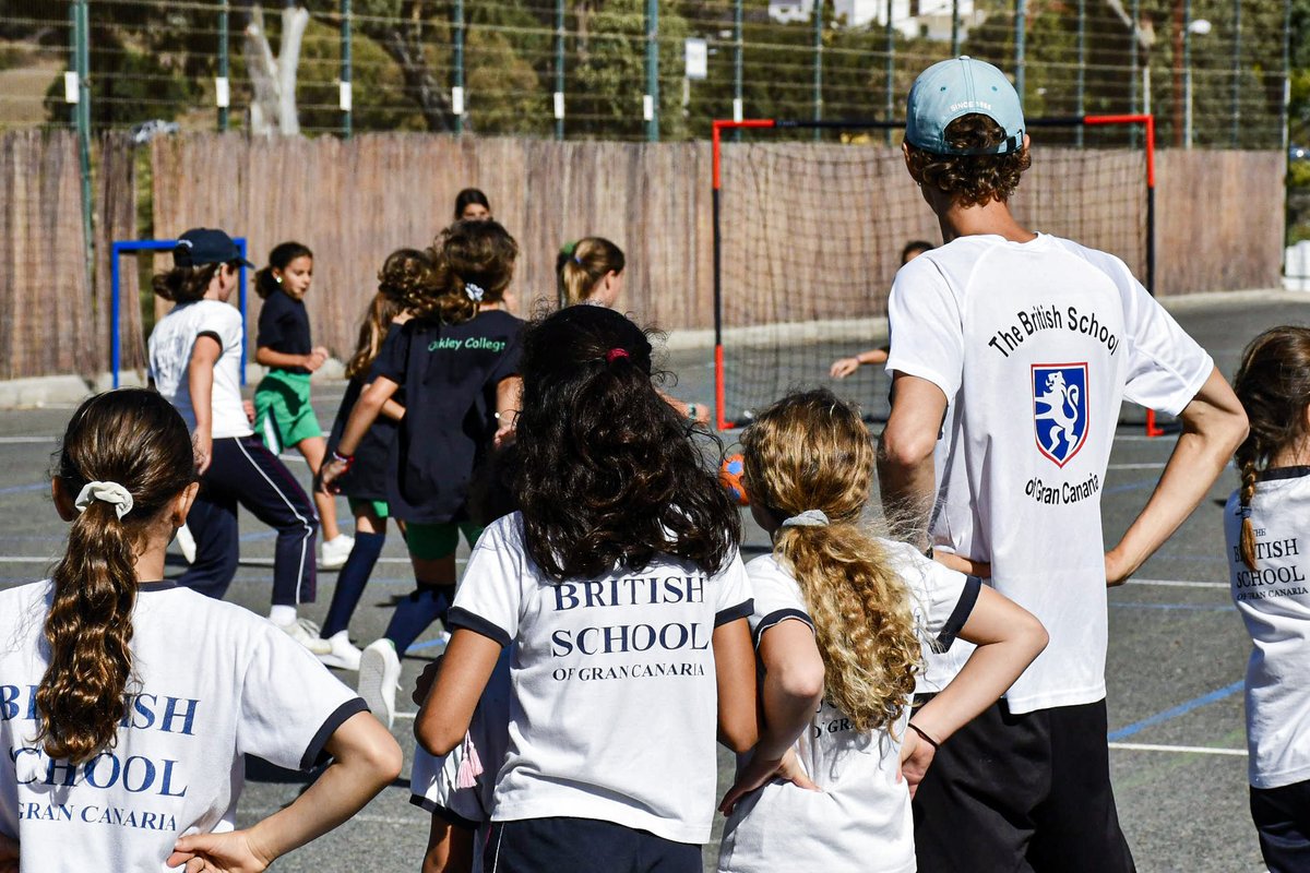 BSGC primary girls team played against Oakley in the final game of the league. Year 3 and 4 showed how much they have improved this year, the game ended 2 -0 To the British School. Year 5 and 6 had a hard game against a very tough team, in the end, the game finished 2-1 to Oakley