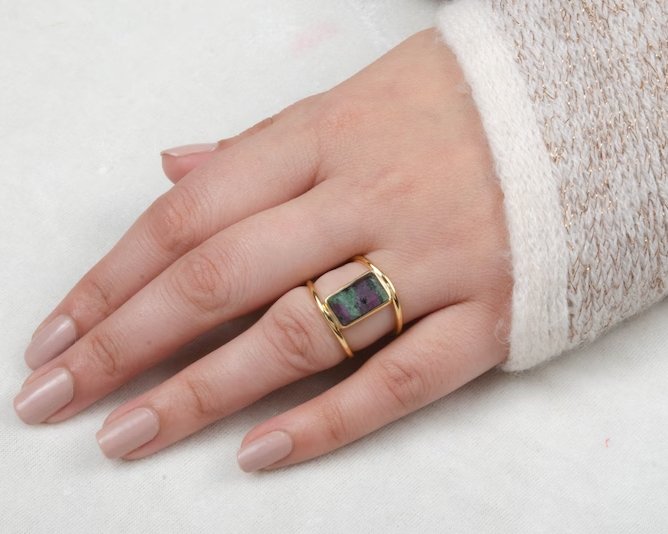 BaniThaniStore's tweet photo. Elevate your jewelry game with this stunning Ruby Zoisite Gemstone Duo Band Silver Ring! 💍💎 Perfect for adding a pop of color to any outfit. Shop now at https://t.co/oHFiqsGQYz.

#gemstone #jewelrytrends #rubyZoisite #ring #duo #BandRing #sterlingsilver #band https://t.co/3KCYNkm37z