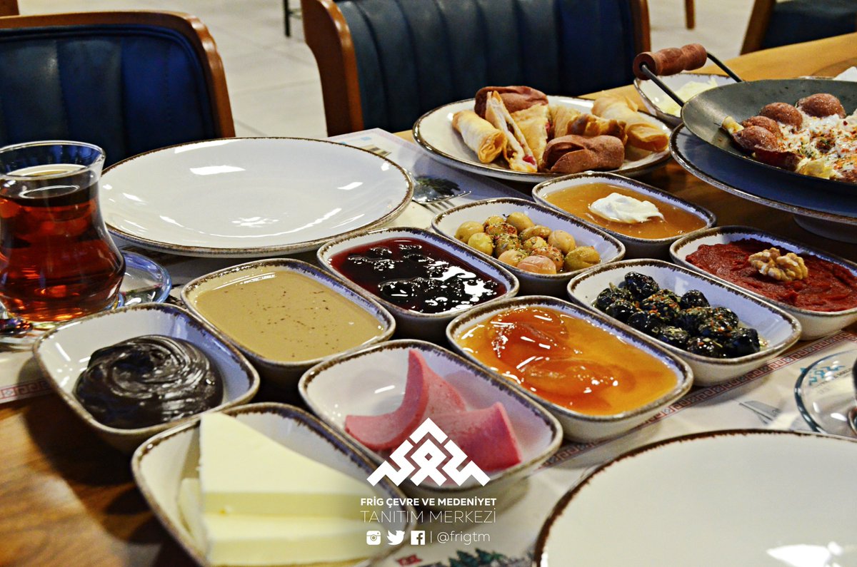 frigtm's tweet photo. Bu hafta sonu ailenizle birlikte huzur dolu bir kahvaltı sofrasında buluşmaya ne dersiniz? Haydi bu gönderinin altına birlikte kahvaltı yapmak istediğiniz birini etiketleyin! 🍳 ☕️ 🍞 🍴

#FrigTM #Frigler #Kütahya #FrigSiziÇağırıyor #Kahvaltı https://t.co/JV3h7xaSlu