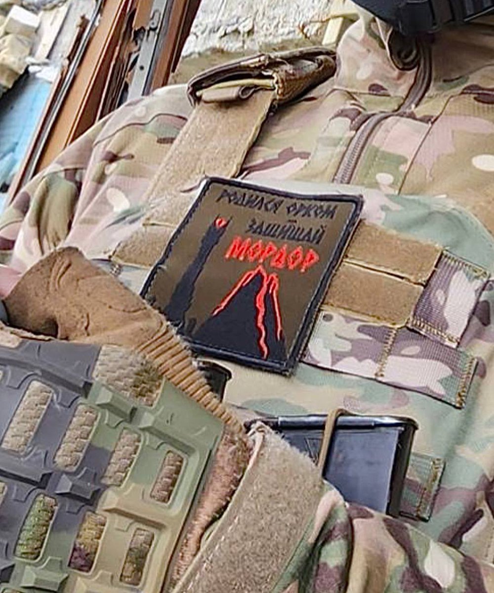 c0mmand0_2022's tweet photo. 🇷🇺#Russia #Ukraine:
Phù hiệu của 1 đơn vị mới của Nga ở chiến trường Uka: "Sinh ra là Orc. Phòng vệ #Modor". #
Ai xem phim "Chúa tể những chiếc nhẫn" hẵn biết ngay nhiwxng thuật ngữ này. 😆 https://t.co/9PORXe4qXi