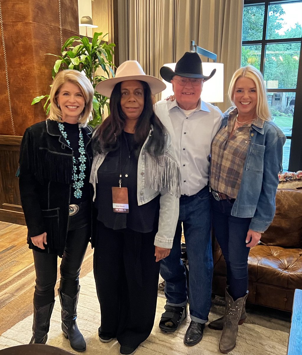 So fun to be with patriotic warriors like ⁦@KironSkinner⁩ ⁦@PamBondi⁩ and ⁦@generalkellogg⁩ at the great ⁦@A1Policy⁩ Summit.