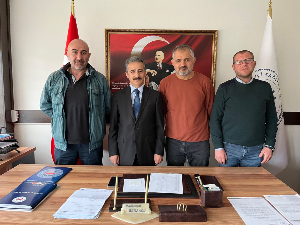 <a href="/hurriyetci_sen/">Hürriyetçi Sağlık Sen</a> 
Genel Başkanı
Sn <a href="/muhammet_1inci/">Muhammet BİRİNCİ</a> Bey'i makamında ziyaret ettik.
Bizle paylaştığı 
bilgi/birikimleri için teşekkür ediyoruz.

Çizdiğimiz yol haritamız konusunda 1 Mayıs tarihini "mihenk taşı" olarak belirledik
Kamuoyuna saygıyla duyurulur
#YardımcıHizmetlerSınıfı