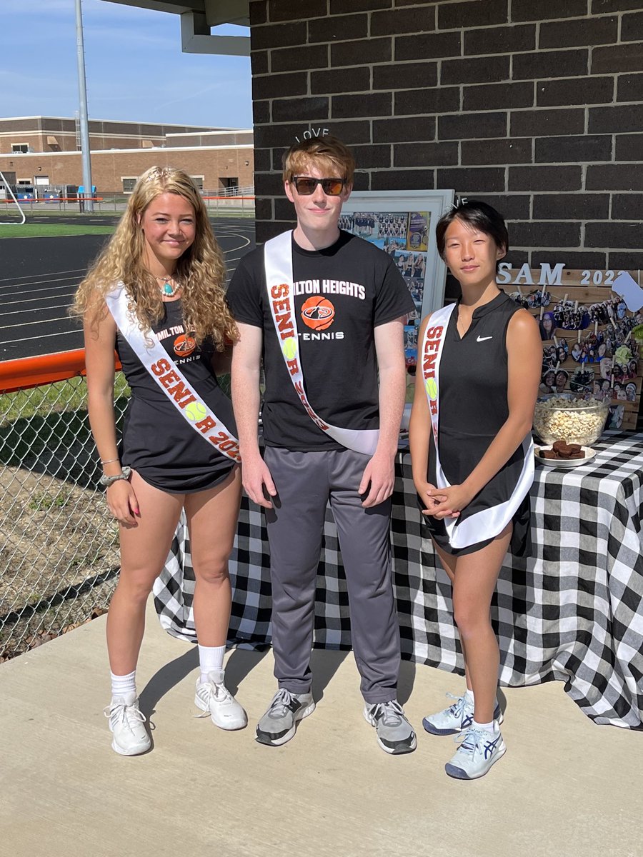 HhHusky's tweet photo. Our SENIORS,
Great job, you will be missed https://t.co/YNgWVgxs6N