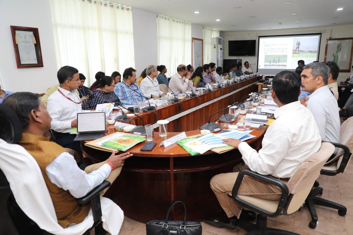 TribalAffairsIn's tweet photo. Shri Arjun Munda, Hon’ble Union Minister of Tribal Affairs chaired a Review Meeting with senior officials of Port Blair UT Administration to review the steps needed to take precautionary measures for Particularly Vulnerable Tribal Groups (PVTGs) in the A&amp;N Islands 

(1/4) https://t.co/cNF8Jc2NvL