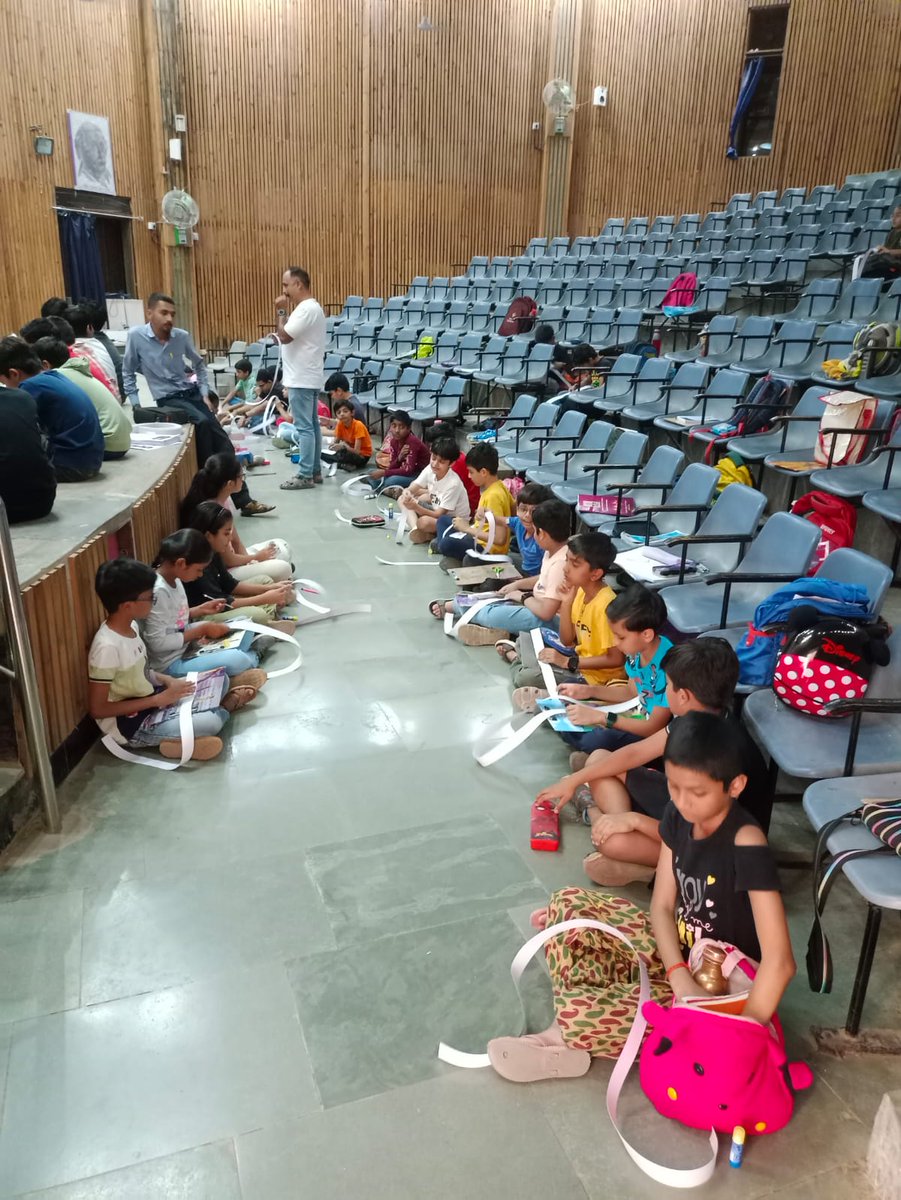 OVSRCSC's tweet photo. Junior Astronomer Summer program. #catchthemyoung 
@narottamsahoo @GUJCOST @InfoGujcost @RscBhuj @RSCBhavnagar @RscPatan @RSCRajkot @dstGujarat @IndiaDST @vnehra @PMOIndia @CMOGuj https://t.co/xUEzmCYIaj