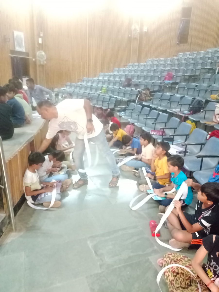 OVSRCSC's tweet photo. Junior Astronomer Summer program. #catchthemyoung 
@narottamsahoo @GUJCOST @InfoGujcost @RscBhuj @RSCBhavnagar @RscPatan @RSCRajkot @dstGujarat @IndiaDST @vnehra @PMOIndia @CMOGuj https://t.co/xUEzmCYIaj
