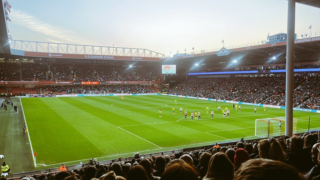 Akscumfam's tweet photo. Thank you @UltiChamps for the tickets ๐๐
Amazing atmosphere last night at the Lane ๐
We did it! The blades are going up! โฌ๏ธโโค
#UltimateChampions #UltimateChamp #SUFC https://t.co/e1jBN4r9c9