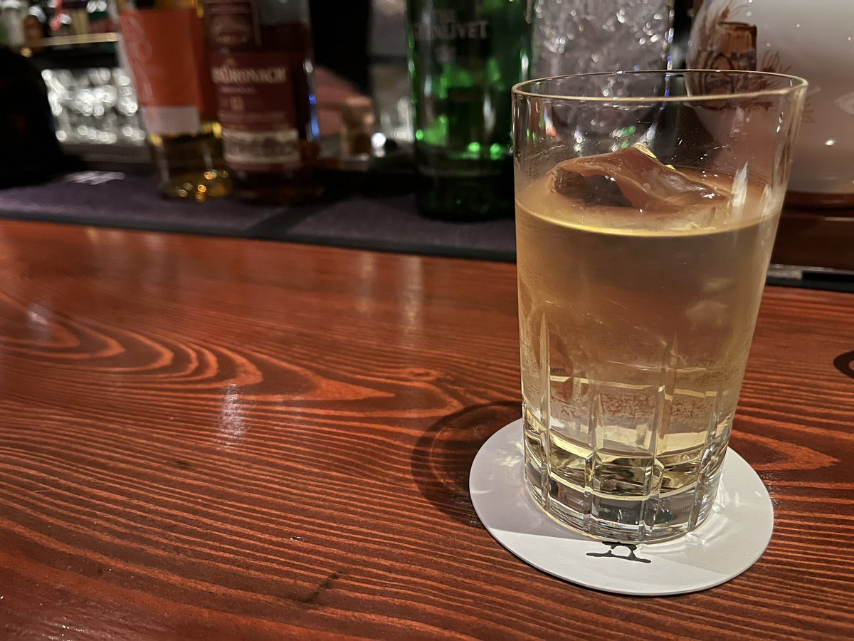 Syoma1988's tweet photo. マスターのあのハードシェークを生で見られて感動。

すぐに憧れを見つけられて、すぐに会いに行ける今の世界、素晴らしいなぁ。。

マスター西川大五郎さんに感謝！
また必ず行きます☺️🍸 https://t.co/ckGXZXLAK3