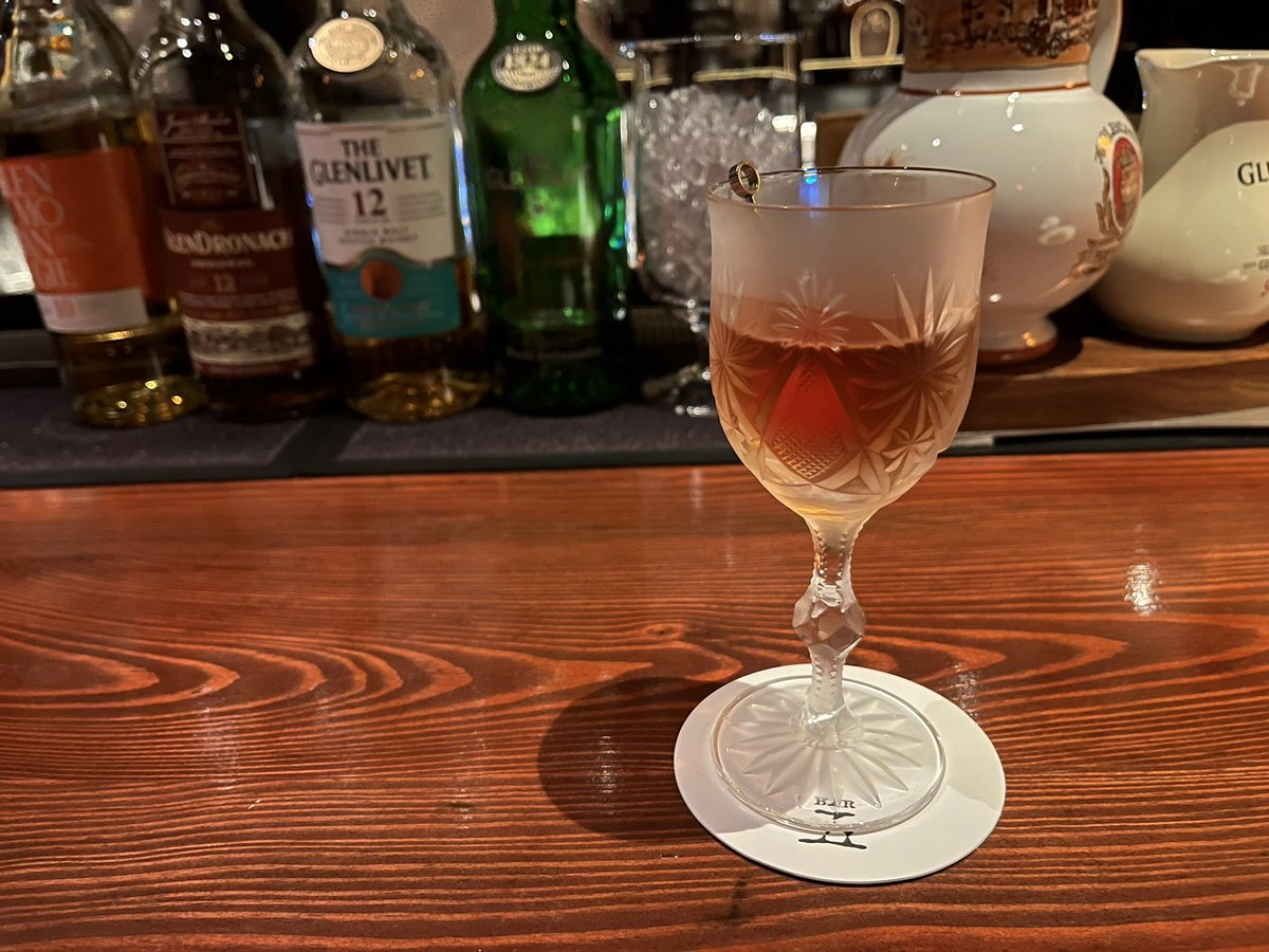Syoma1988's tweet photo. マスターのあのハードシェークを生で見られて感動。

すぐに憧れを見つけられて、すぐに会いに行ける今の世界、素晴らしいなぁ。。

マスター西川大五郎さんに感謝！
また必ず行きます☺️🍸 https://t.co/ckGXZXLAK3