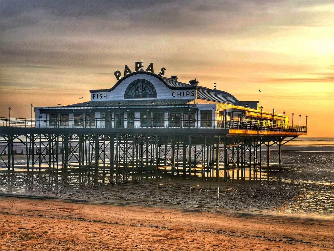 <a href="/PapasFishNChips/">Papa's Fish & Chips®</a> 
#cleethorpes
#sunrise