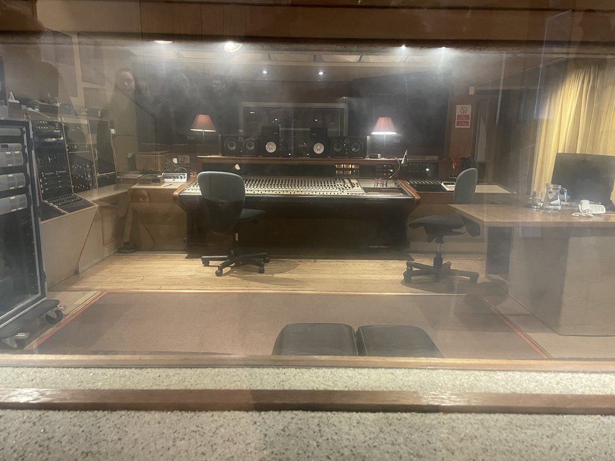 Taith anhygoel i @Rockfieldstudio gyda bl 11! Wedi mwynhau y brofiad. An incredible trip today at the world famous Rockfield Studios with year 11! We’ve enjoyed the day. Diolch!