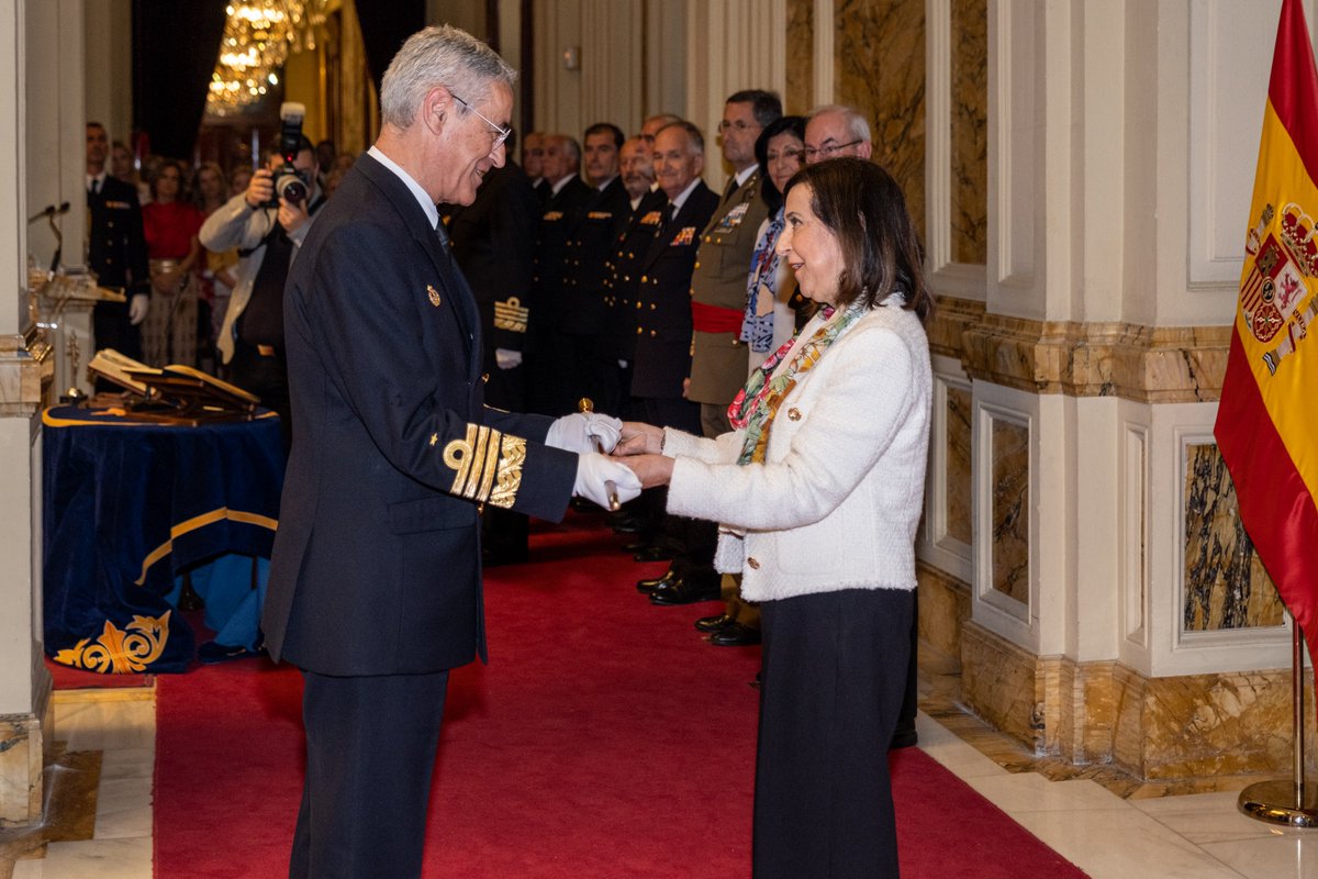 Esta mañana ha tenido lugar el acto de toma de posesión como Almirante Jefe del Estado Mayor de la Armada #AJEMA, del almirante general Antonio Piñeiro Sánchez. 

El acto ha sido presidido por la ministra de <a href="/Defensagob/">Ministerio Defensa</a>, Margarita Robles Fernández.

#SomosLaArmada ⚓️🇪🇸