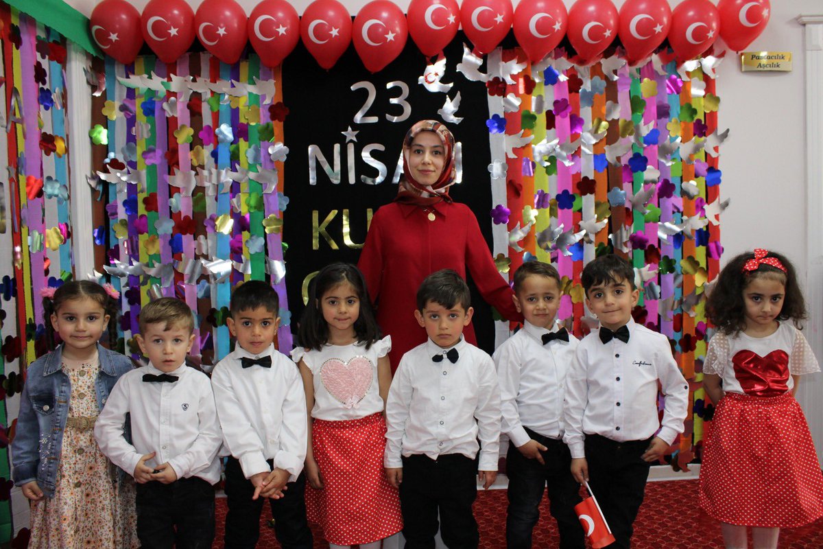 EdremitAdem's tweet photo. ErenkentAileDestek Merkezimizin hazırlamış olduğu 23NisanveMezuniyet töreni Programı.Programa Edremit SYDV müdürümüz Sn.Taner TAKIS Edremit müftü vekilimiz  Sn.Abdurrakip ÜLGEN ve Adem koordinatörleri katılımsağladılar.
@tcvanedremit @tcailesosyal @deryayanikashb @erenkentADEM_1 https://t.co/QgZ3lCGlYd