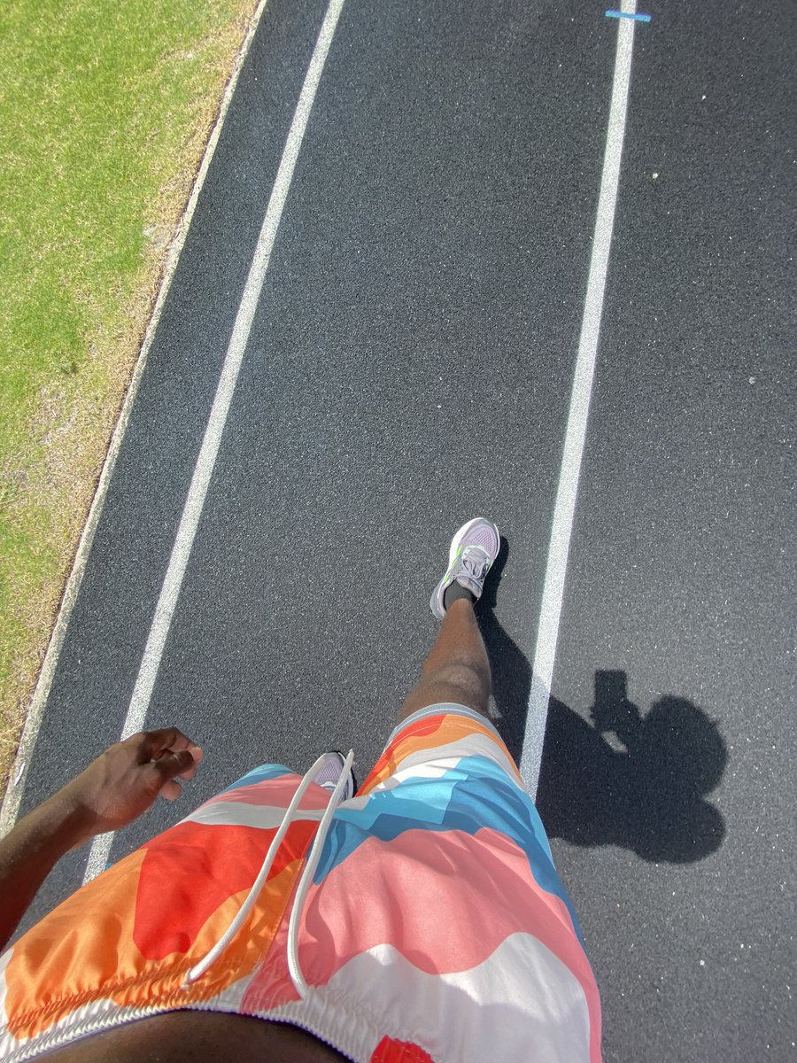 TrarellBeckford's tweet photo. I ran the 1st leg on the Boys 4x400m relays.
Off to regionals.
#roadtostates #heisback⚡️ https://t.co/L2Keu2VQDC