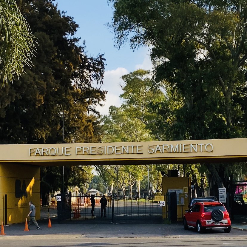 matiasdebesa's tweet photo. Hoy es un día muy especial para los vecinos porque celebramos nuestra historia, cultura, plazas y negocios históricos. Es por esto, que nadie entiende el amor de un saavedrense por su barrio, sus calles, parques, amigos, la murga y El Polaco.🏡

¡Felices 150 años Saavedra! ❤️ https://t.co/tUSFLUafG0