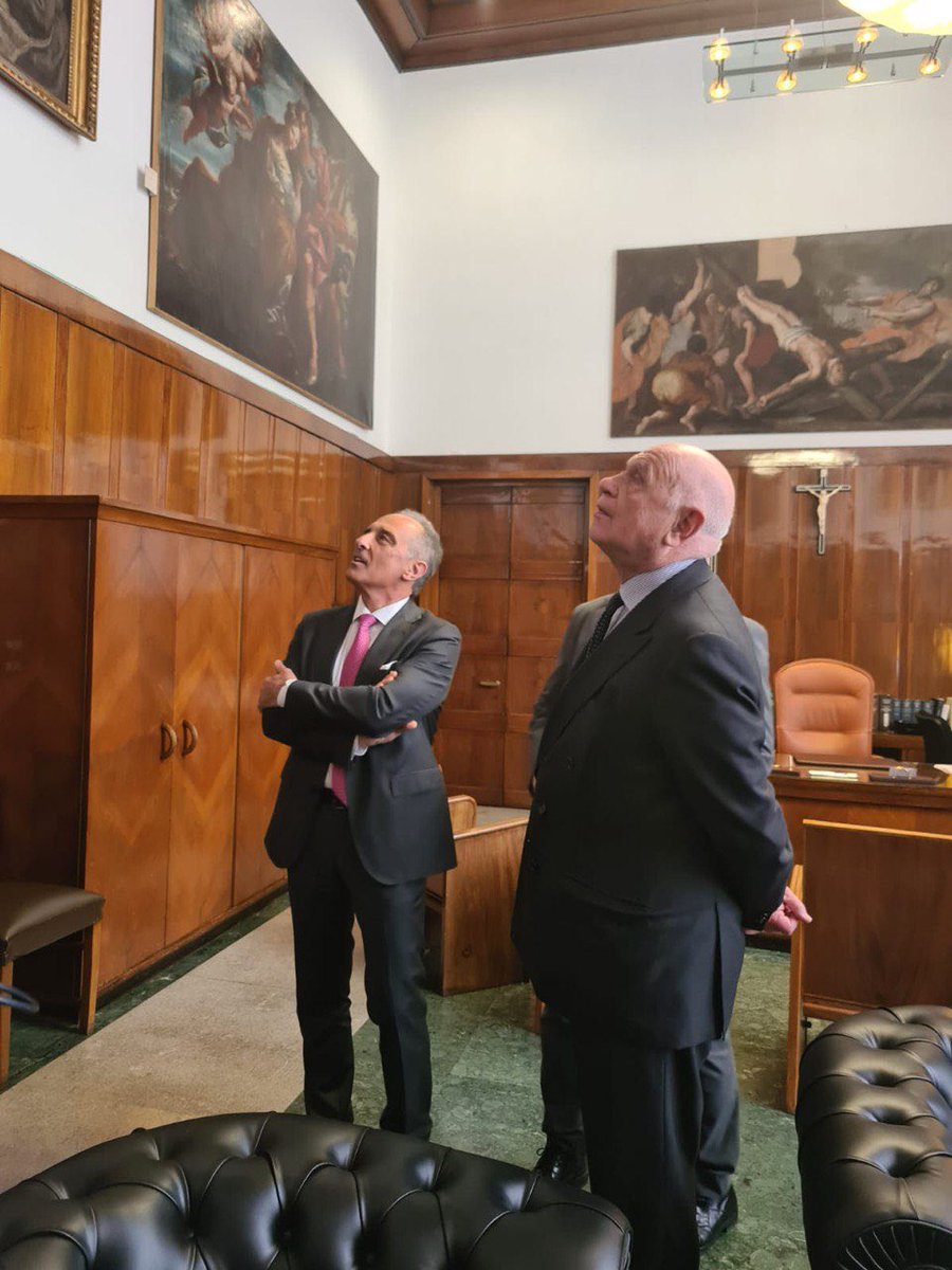Il ministro #Nordio al palazzo di Giustizia di Milano accolto dal presidente della corte d'Appello Ondei, dalla procuratrice generale Nanni e dal presidente dell'<a href="/OrdineAvvMilano/">Ordine Avvocati MI</a> La Lumia. Visita alle sedi di #magistratura e #avvocatura, a breve il convegno sul tribunale brevetti