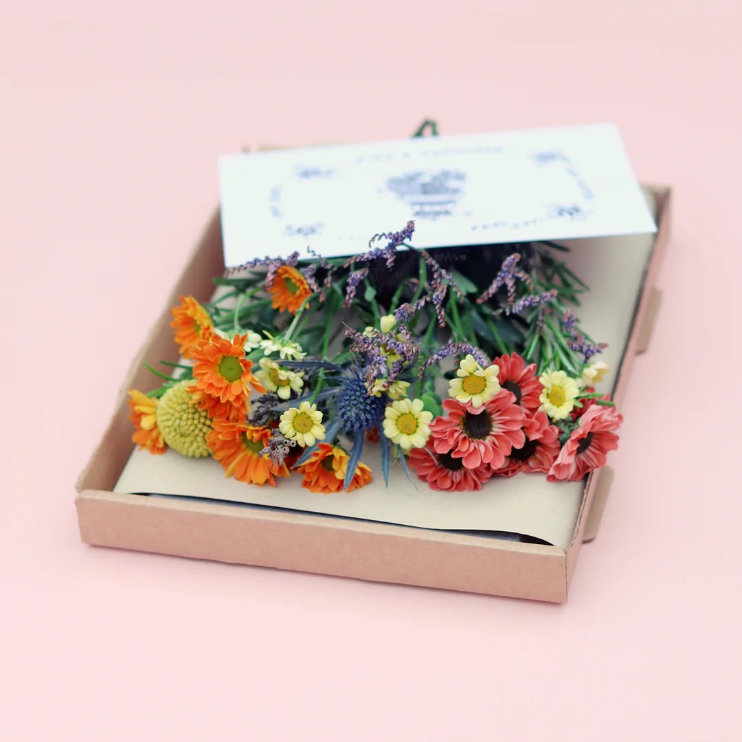 They are <a href="/FlowerBeUK/">FlowerBe</a> and they do these utterly divine posies

5.