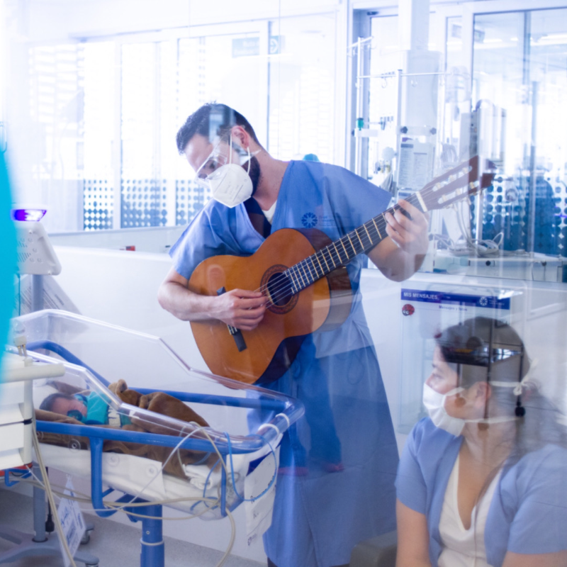 FSFB_Salud's tweet photo. Las personas deben ser el centro de todo en el sector salud. En la @fsfb_salud seguimos construyendo una cultura de servicio humanizado para todos, certificada por @planetree como líderes globales en innovación y liderazgo en atención centrada en la persona #saludparatodos https://t.co/rcpvaDIr4b
