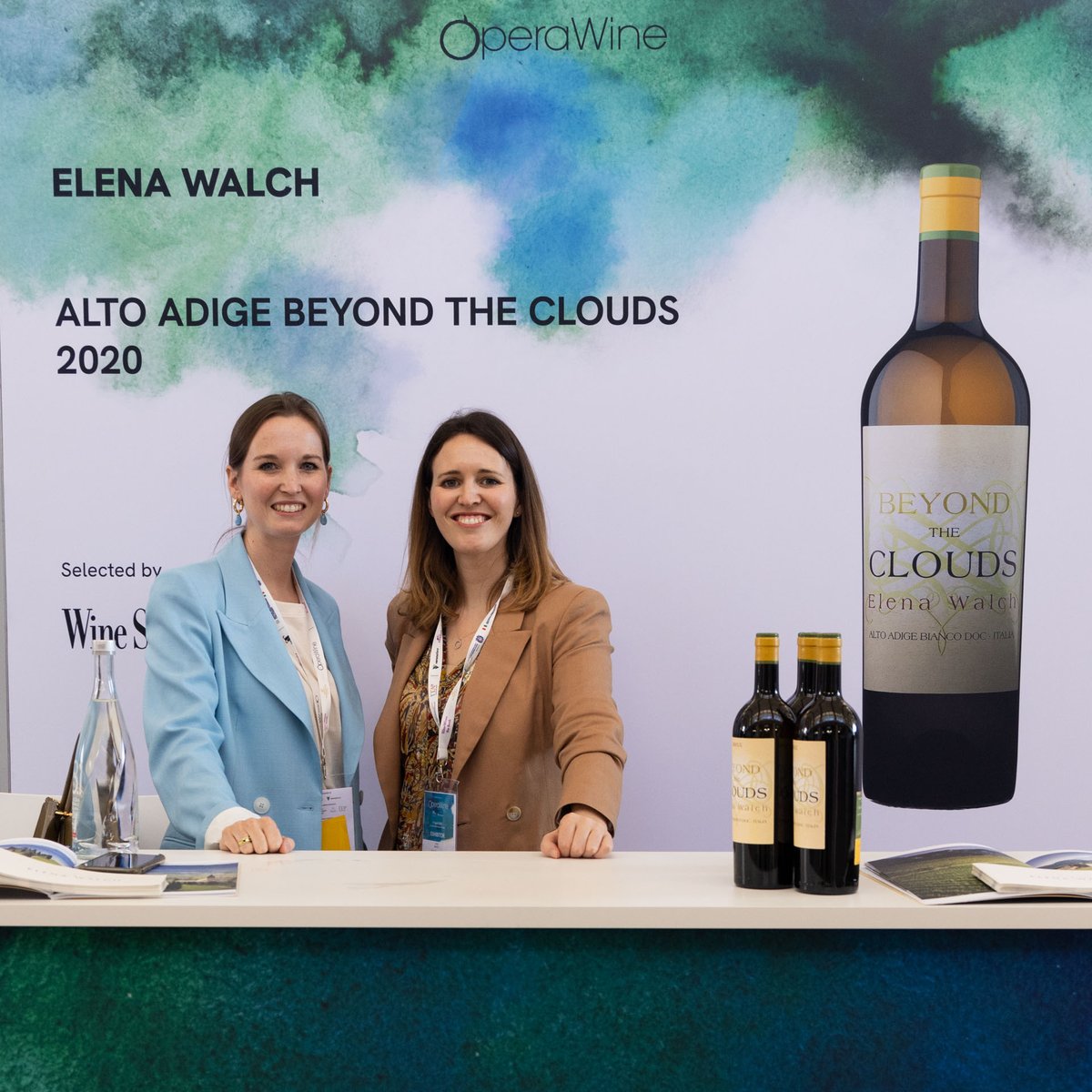 Elena Walch is one of the great Italian producers selected by Wine Spectator for #operawine2023. They presented Alto Adige Beyond the Clouds 2020 during the Grand Tasting. Congratulations! @steviekim222 @VinitalyTasting @pressVRfiere @WineSpectator @ElenaWalch