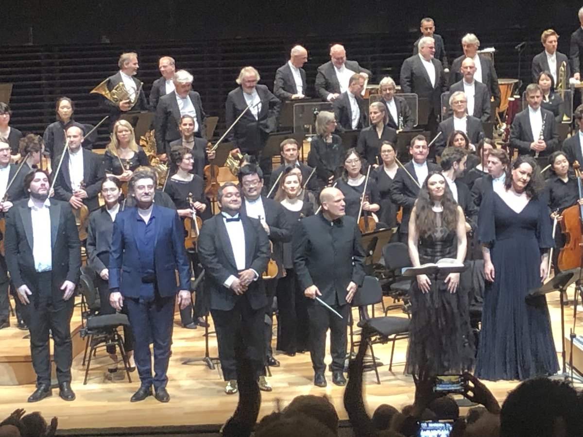 Cirmeau's tweet photo. Compte-rendu de concert :
Le Chœur et l’@OrchestreParis de chantent comme dans leur jardin dans la Messa da requiem de #Giuseppe_Verdi dirigé par #Joos_van_Zweden à la @philharmonie 
https://t.co/V5B27NJ5hc https://t.co/l3s6tDR3ox