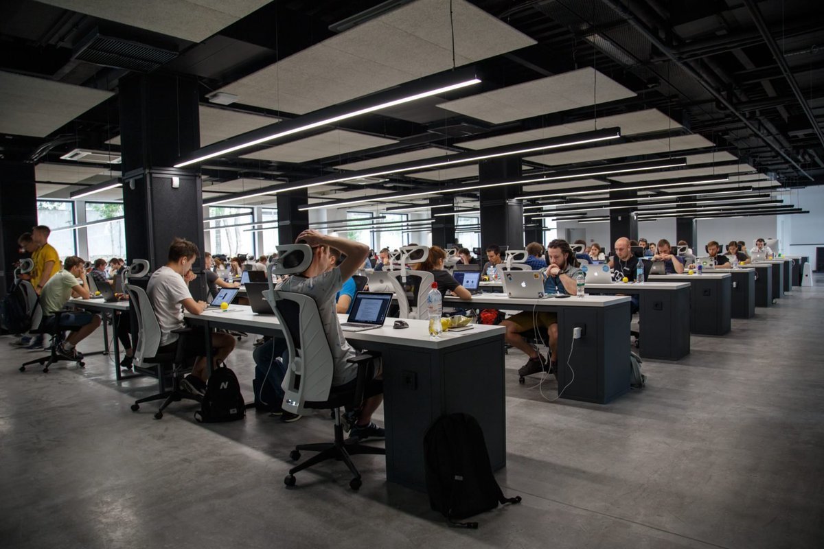 SergioRocks's tweet image. 200 people work in this office:
- 8am: They commute for 1 hour to the office, carrying their laptop.
- 9am-6pm: They sit & use their laptop with music on their headset.
- 6pm: They pack their laptop and commute for 1 hour back home.
Non sense!
Remote work is much better!