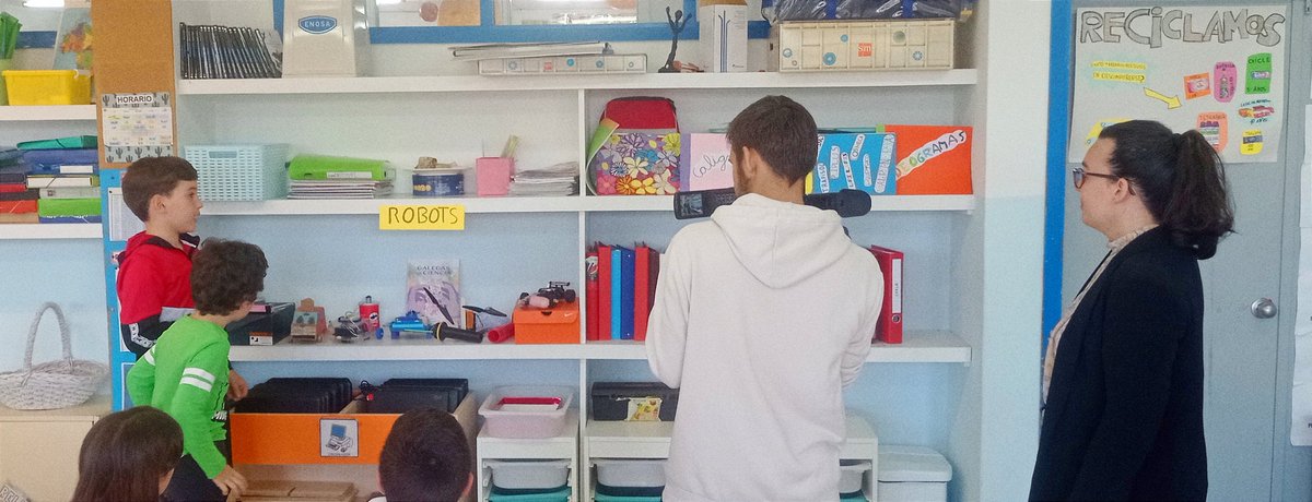 CEIPLAREDO's tweet photo. Hoxe a TV vei facer unha reportaxe ao alumnado de #cuartolaredo sobre os seus traballos no eido #stem!!!!
Formigas, robots, ciencia e experimentación....
Un millón de grazas a Gonzalo e Antía polo cariño cos rapaces!!!! https://t.co/sB39ktfXmg