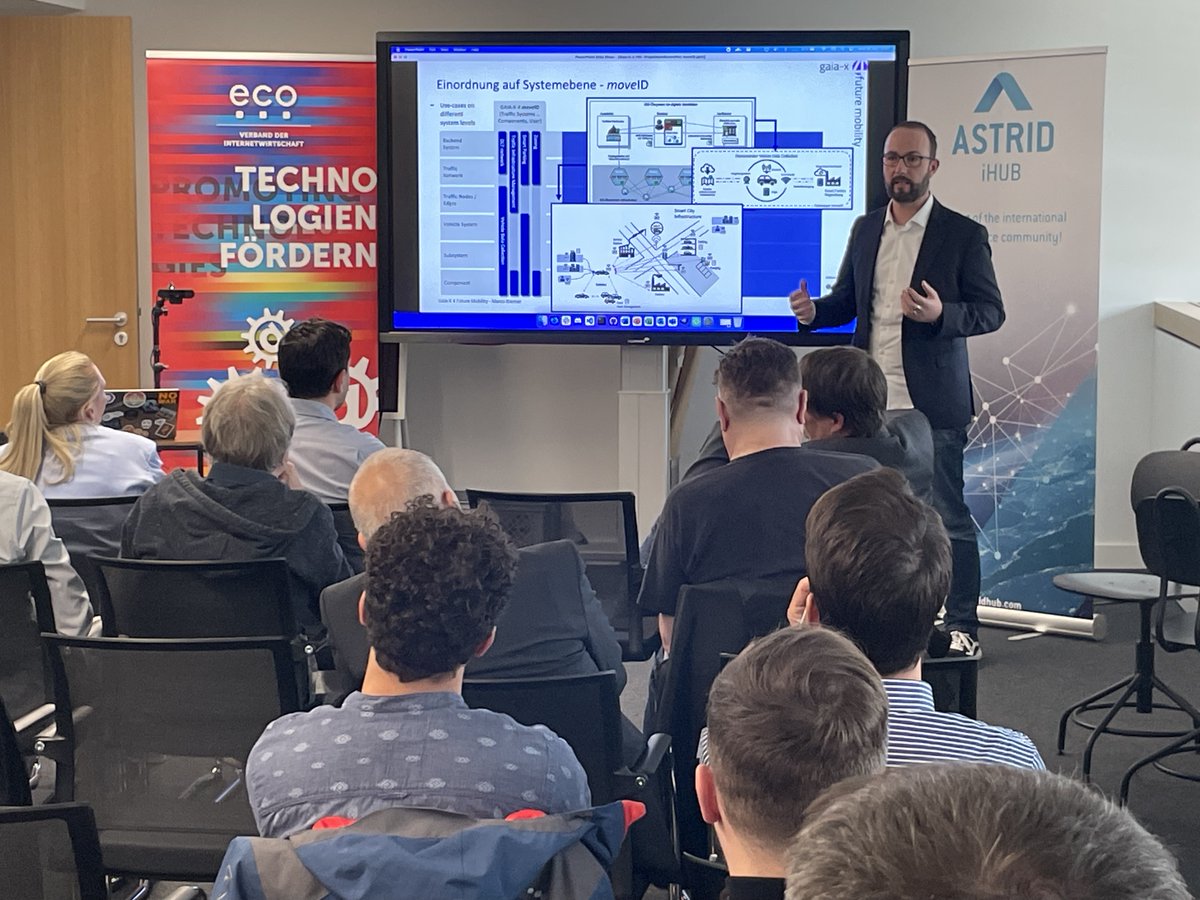 From data platforms > to data spaces > to data ecosystems; creating value through interoperability. @KaiMeinke presenting live demo of Ocean-powered moveID portal at Wobcom Urban Mobility workshop👏 thx for the insightful day @korematic #wobcom #Oceanprotocol #moveID