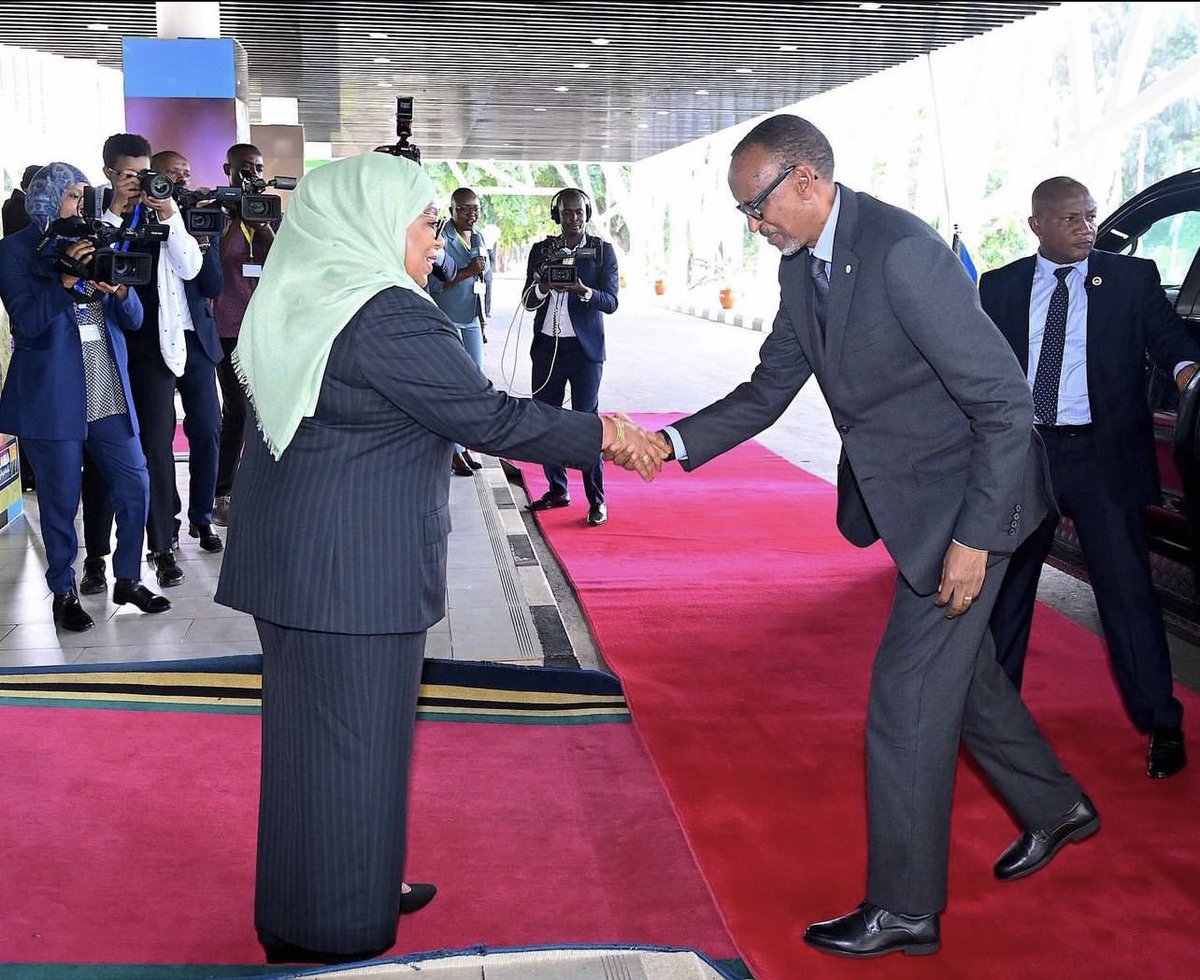 ivan_moshi's tweet photo. Rais wa Jamhuri ya Muungano wa
Tanzania Mhe. Samia Suluhu Hassan akiwa na Mgeni wake Rais wa Rwanda Mhe. Paul Kagame mara baada ya kuwasili katika ukumbi wa Kikwete, Ikulu Jijini Dares Salaam tarehe
27 Aprili, 2023. Rais wa Rwanda Me. Kagame amewasili nchini kwa ajili ya ziara 🇹🇿 https://t.co/iVdAa6zdfo