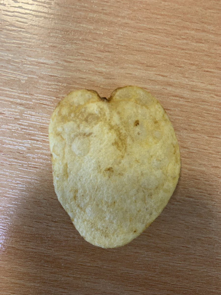 marly_lawson's tweet photo. @walkers_crisps #lovefromwalkers 💗 https://t.co/OX2MXfwUtr