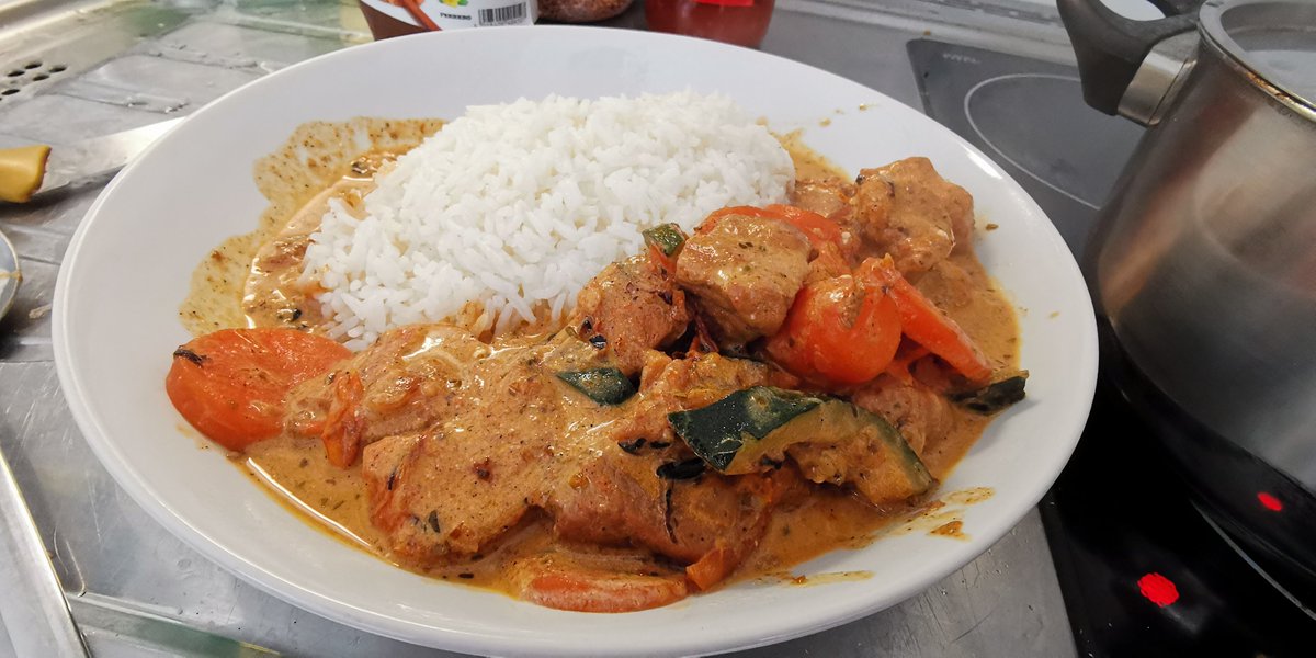 ZitronenChan's tweet photo. #TrapHouseKitchen is back https://t.co/HXWh2cnFu2